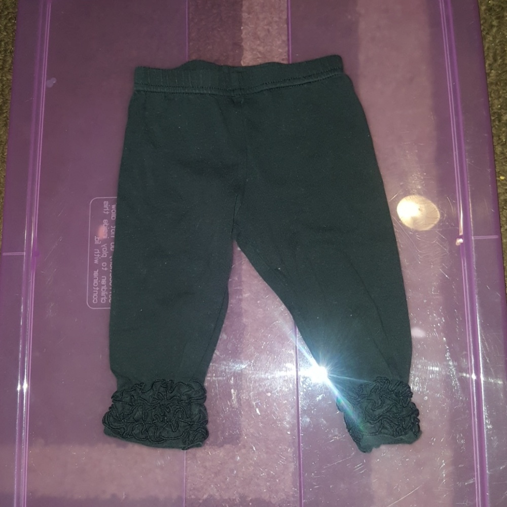 Black capris